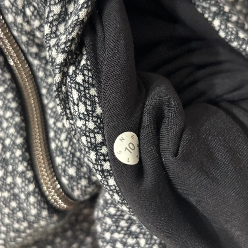 Lululemon Scuba Hoodie IV - Frozen Fizz (White & Black) - Picture 7 of 9